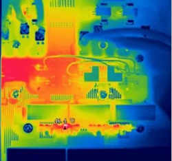 红外热像仪镜头下的半导体热像图
