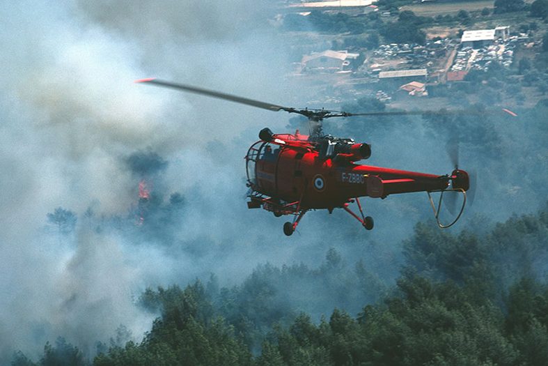 无人机巡检森林火灾进行救火