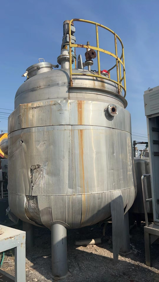 红外热像仪用于石化反应釜温度监测