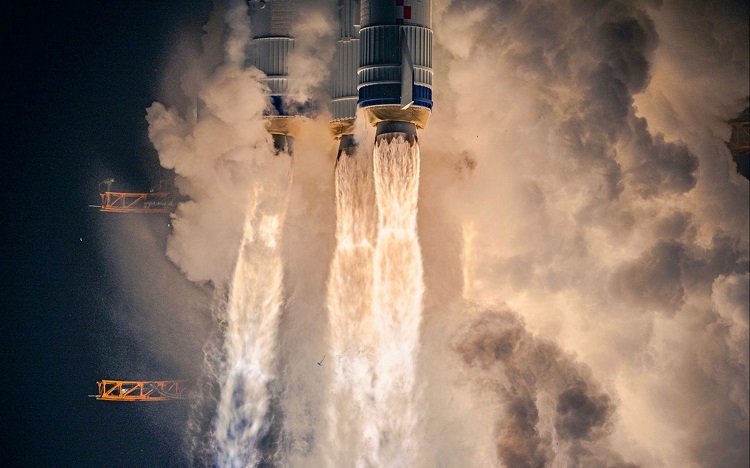 格物优信中波制冷热像仪监测火箭发动机的尾喷口及尾焰状态